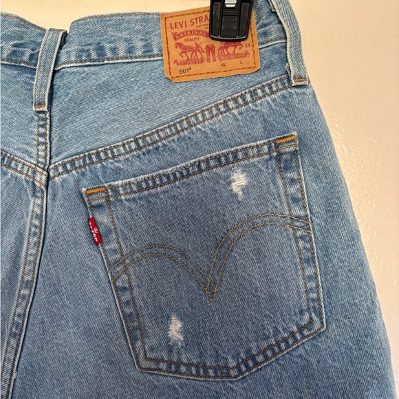 Levi’s 501 Jean shorts - Picture 4 of 9